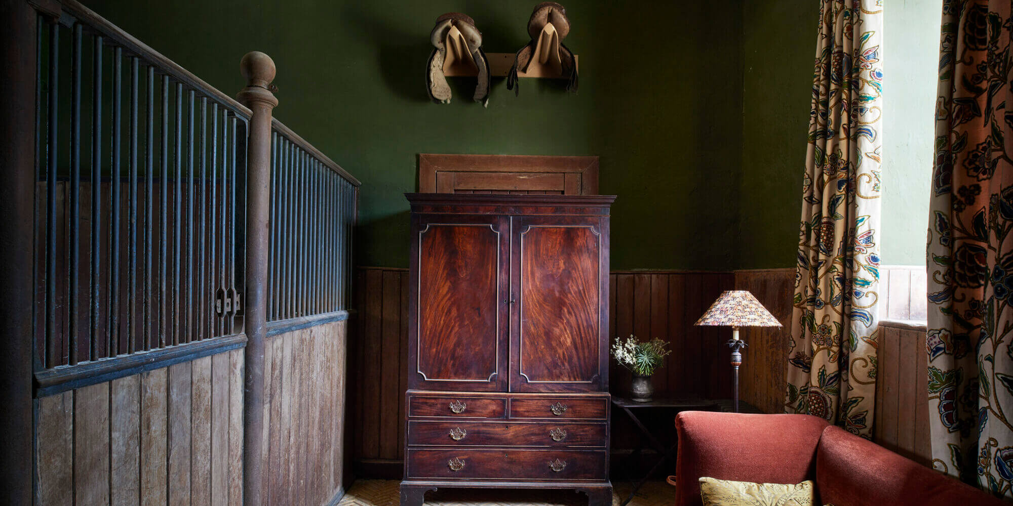 The Riding House St Giles House accommodation Stable Bedroom Skewbald